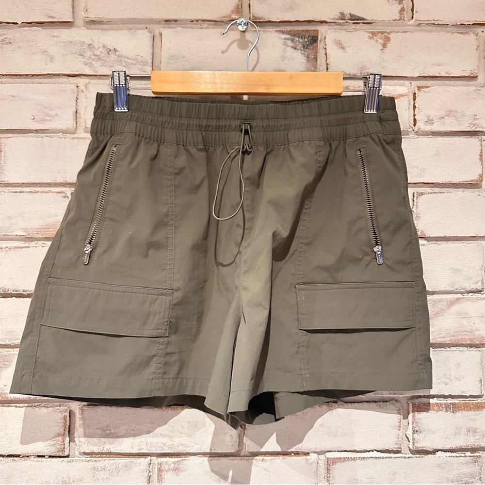Athleta Cascade Cargo Olive Green Shorts